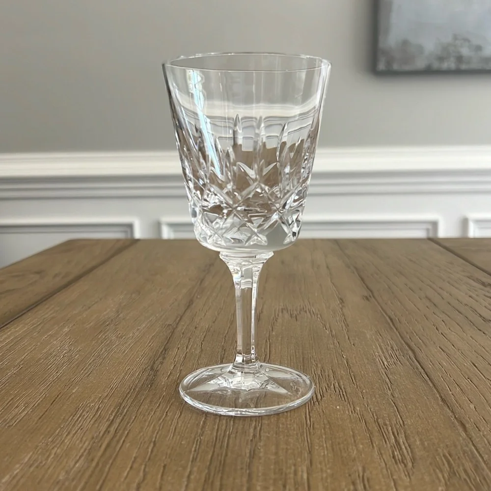 Vintage Crystal Wine Glass in Excellent Vintage Condition - Picture 1 of 6